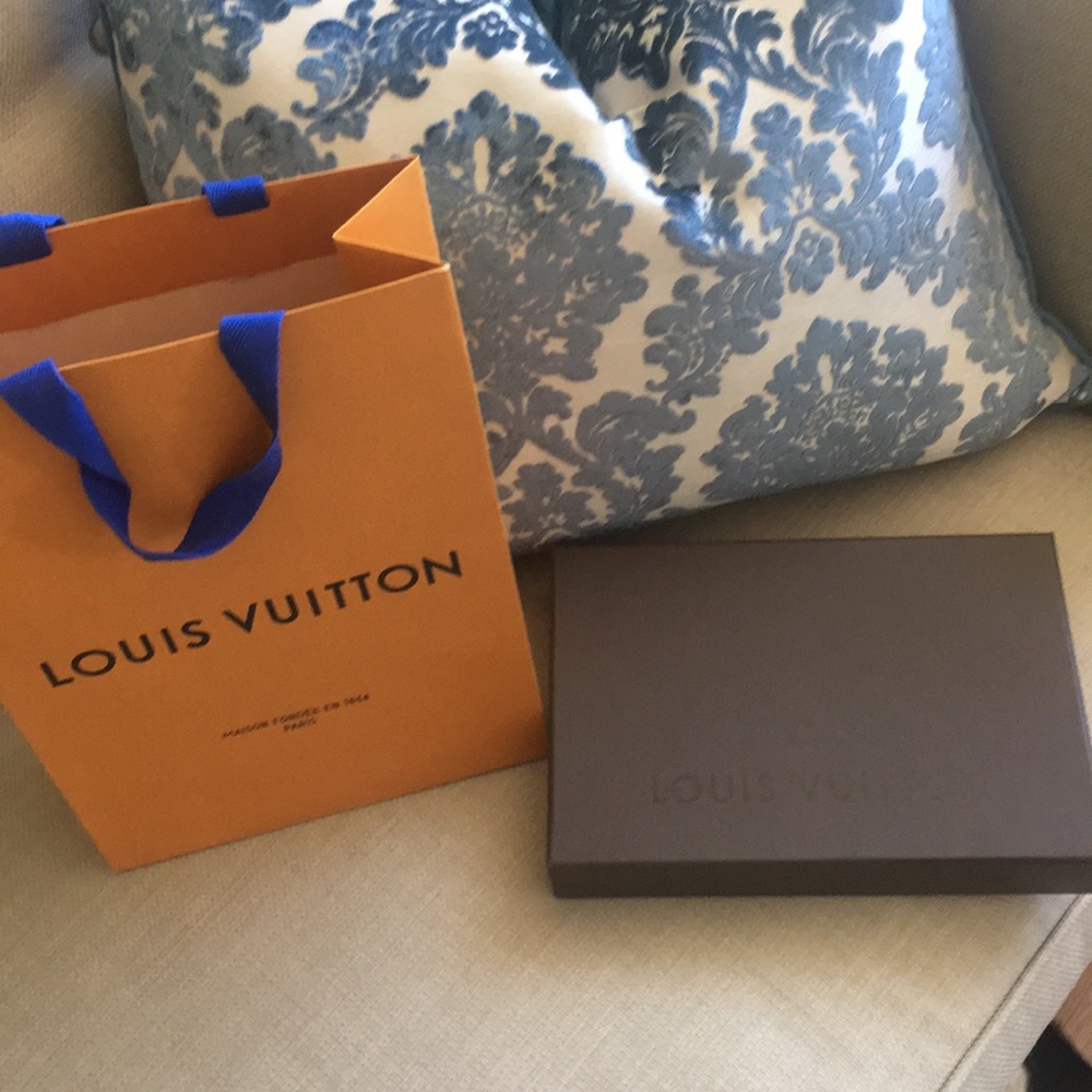 Louis Vuitton new brown box & orange shopping bag